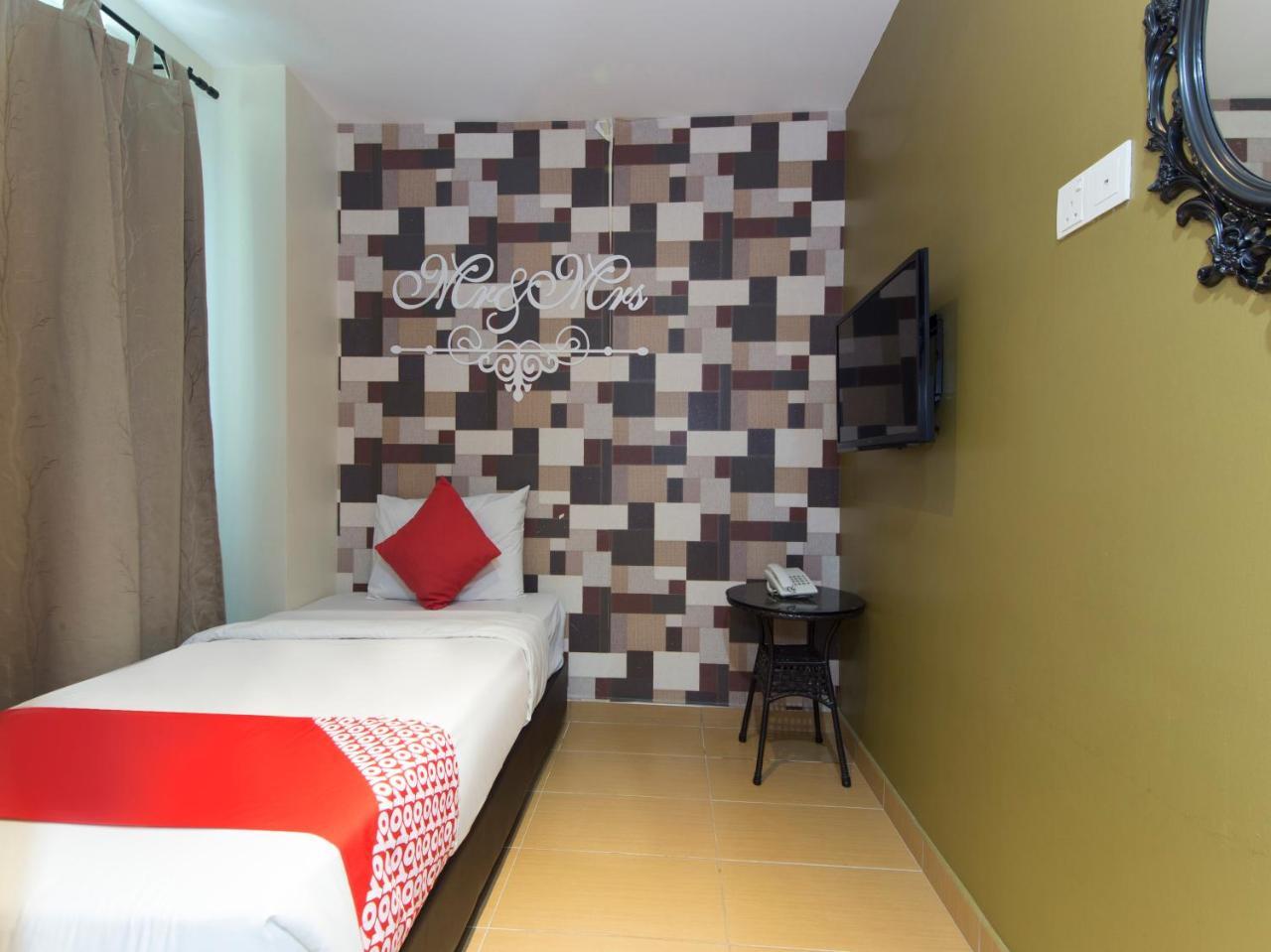 Oyo 604 Hotel Est Equine Park Сери Кембанган Екстериор снимка